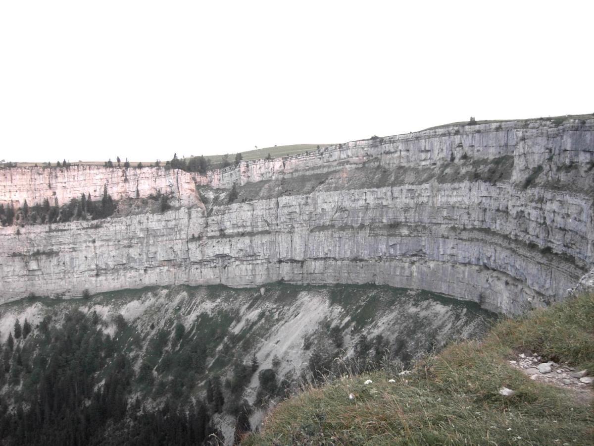 Littoral Lac Gorgier Buitenkant foto